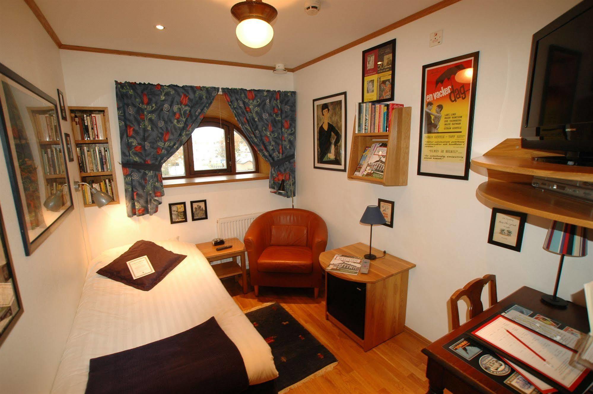 Hotell Gaestis Varberg Extérieur photo